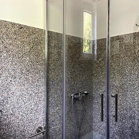 Harbor アパート オパティヤ